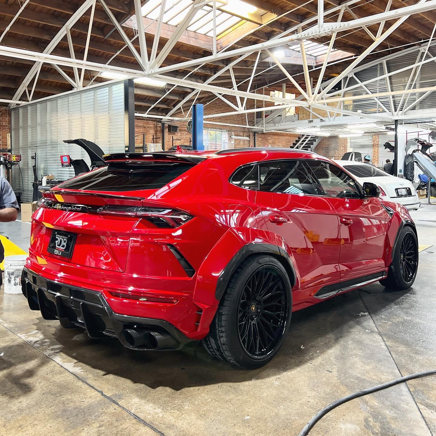 LAMBORGHINI URUS WIDE BODY KIT