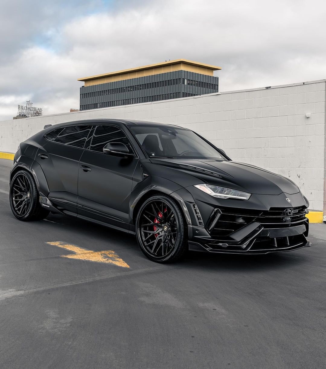 Widebody Lamborghini Urus Gives Off Batman Vibes