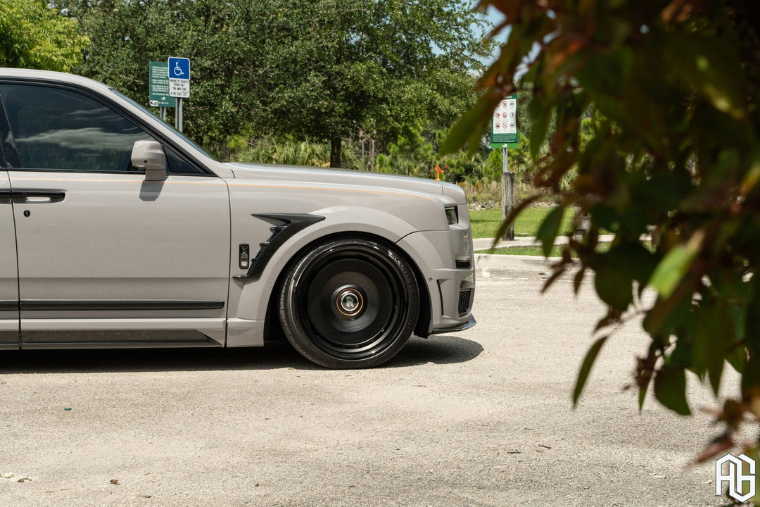 1016 Rolls-Royce Cullinan on custom forged wheels