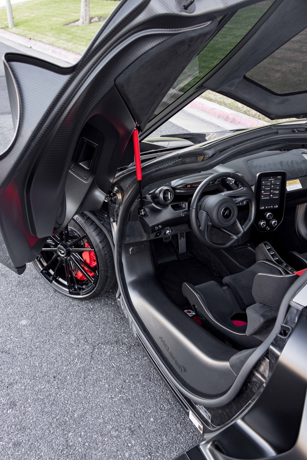 MCLAREN SENNA FORGED WHEELS AND EXHAUST SYSTEM