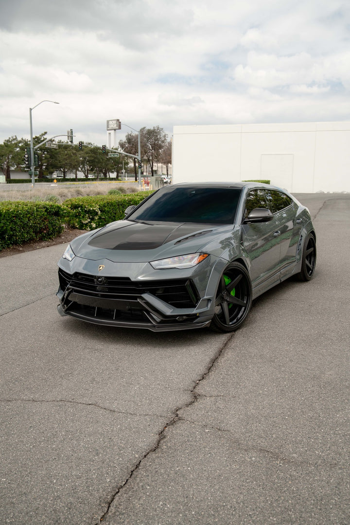 LAMBORGHINI URUS WHEELS AND EXHAUST SYSTEM