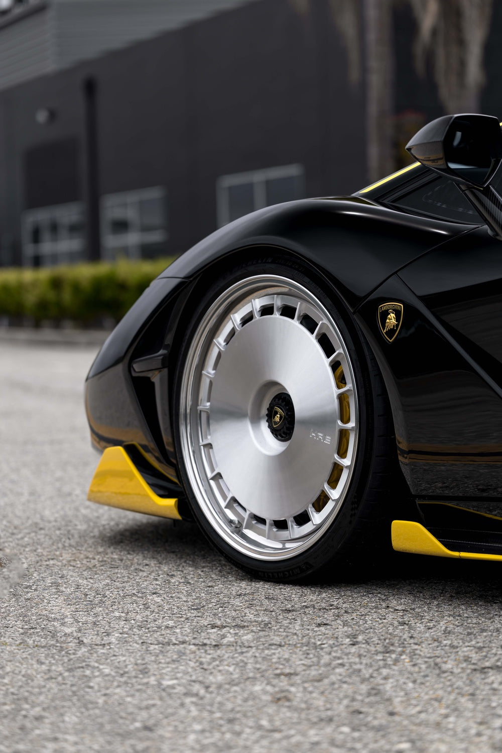 LAMBORGHINI URUS CENTENARIO WHEELS AND EXHAUST SYSTEM