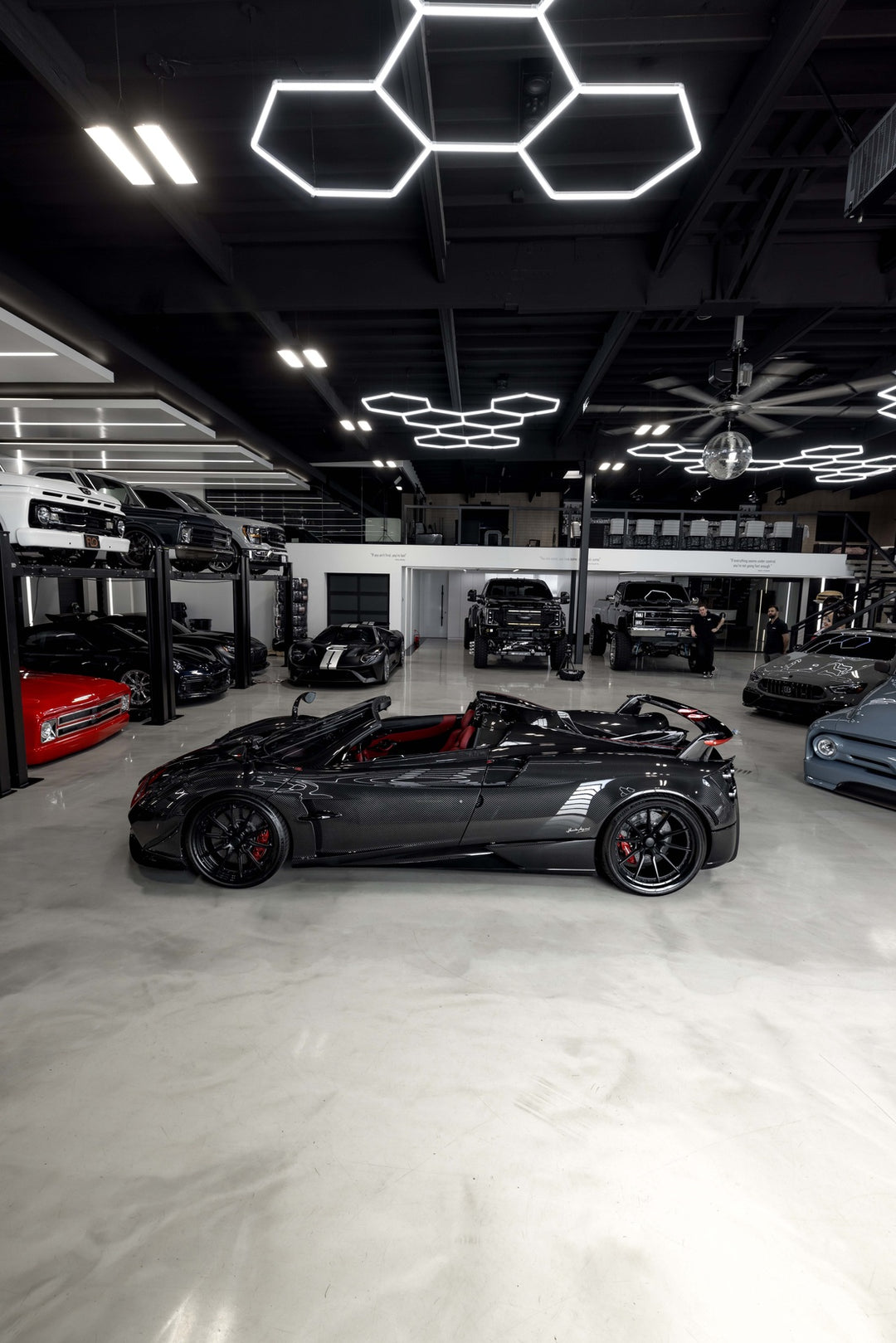 PAGANI HUAYRA R FORGED WHEELS AND EXHAUST SYSTEM