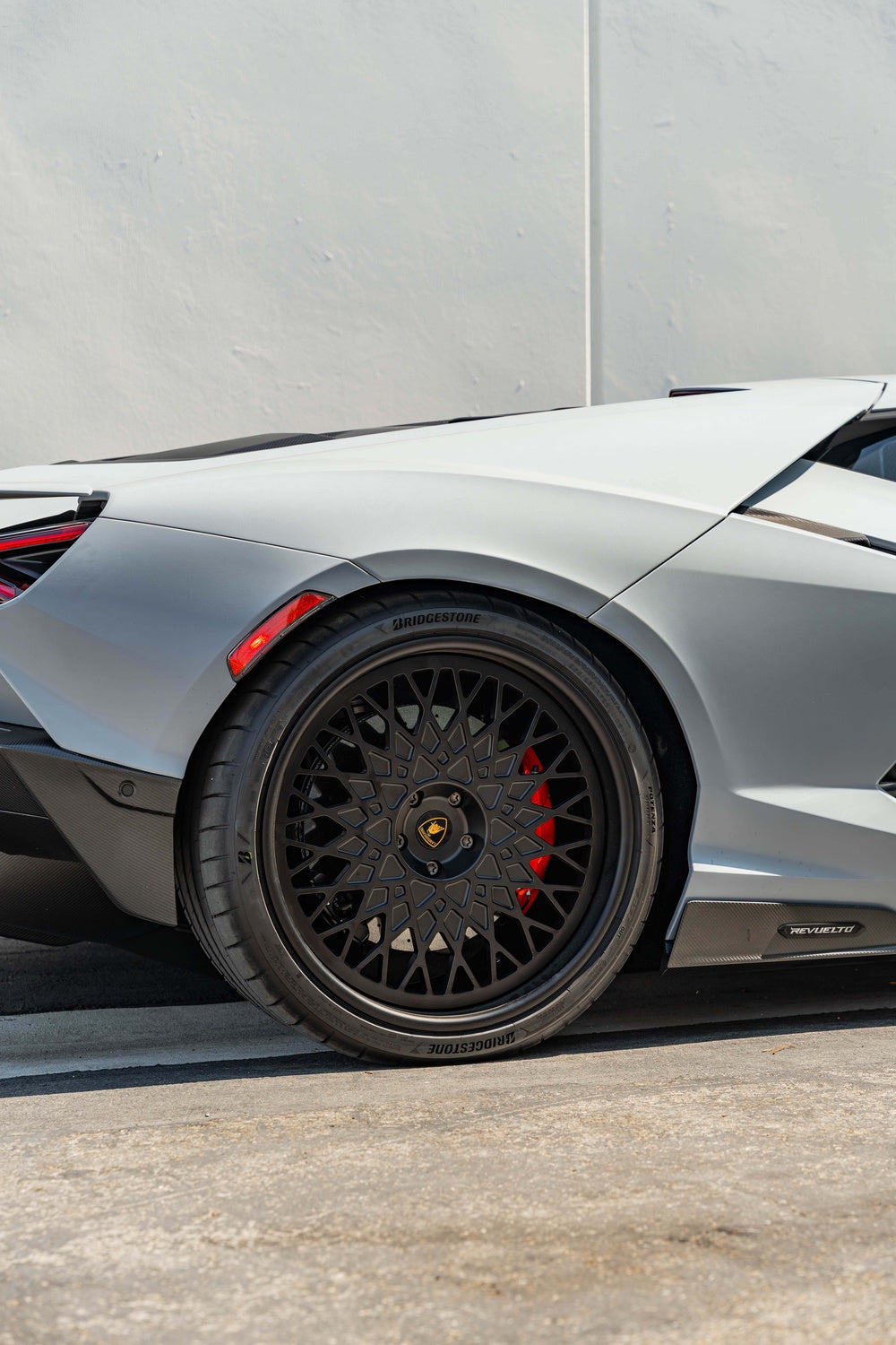 LAMBORGHINI REVUELTO FORGED WHEELS AND EXHAUST SYSTEM