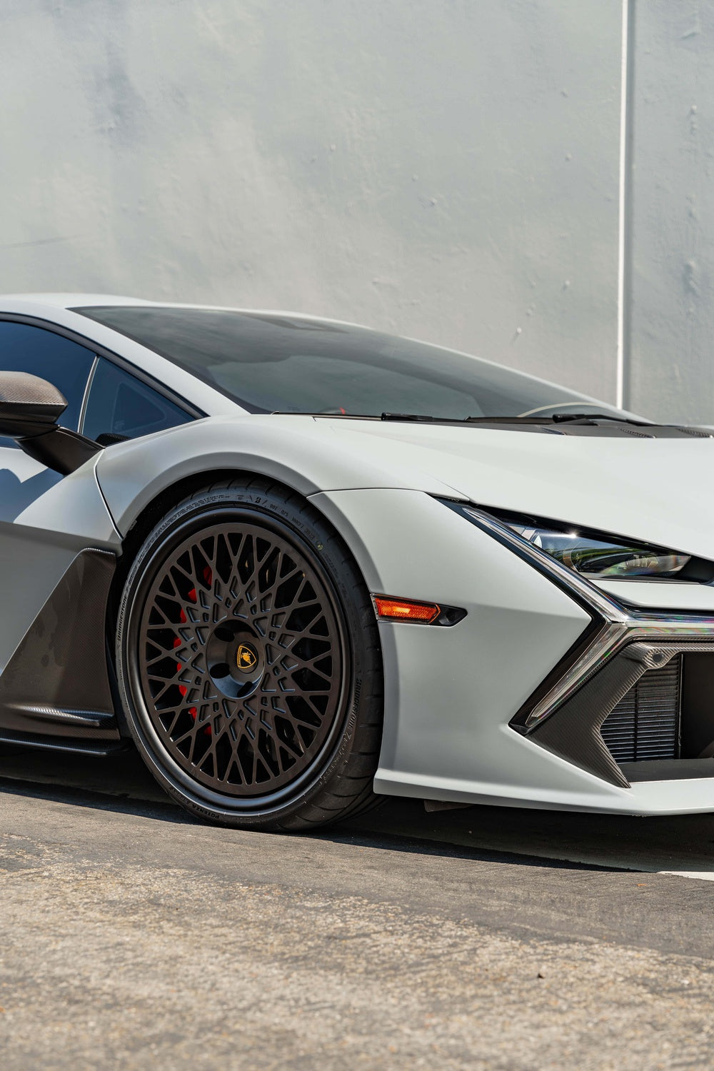 LAMBORGHINI REVUELTO FORGED WHEELS AND EXHAUST SYSTEM