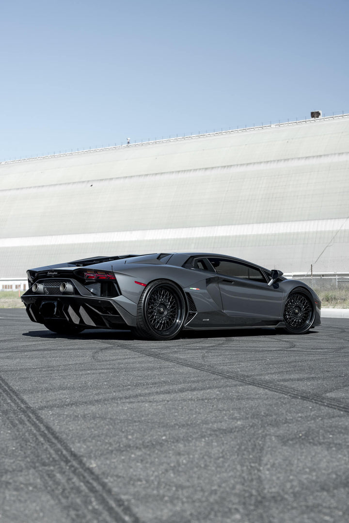 LAMBORGHINI ULTIMAE FORGED WHEELS AND EXHAUST SYSTEM