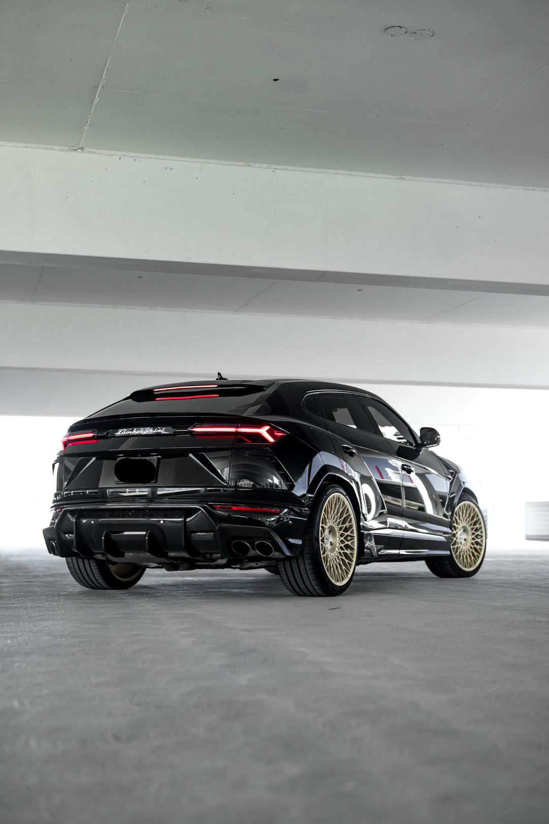 LAMBORGHINI URUS FORGED WHEELS AND EXHAUST SYSTEM