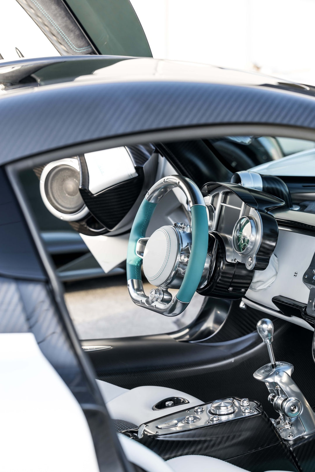 PAGANI UTOPIA FORGED WHEELS AND EXHAUST SYSTEM