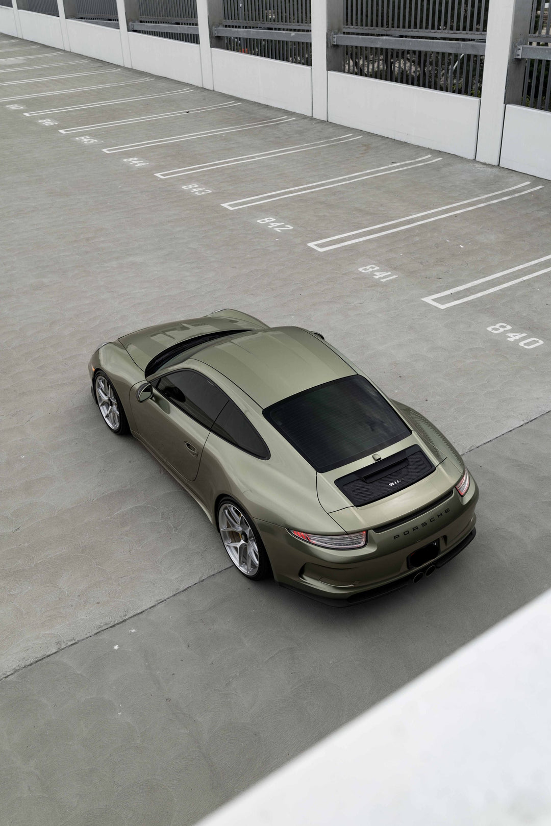 PORSCHE 911 R FORGED WHEELS AND EXHAUST SYSTEM