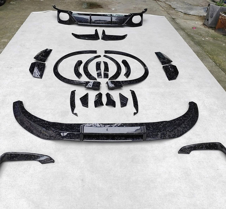 AUDI RSQ8 CARBON BODY KIT