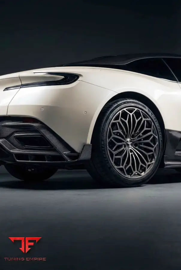 ASTON MARTIN DB11 CARBON RAZOR BODY KIT
