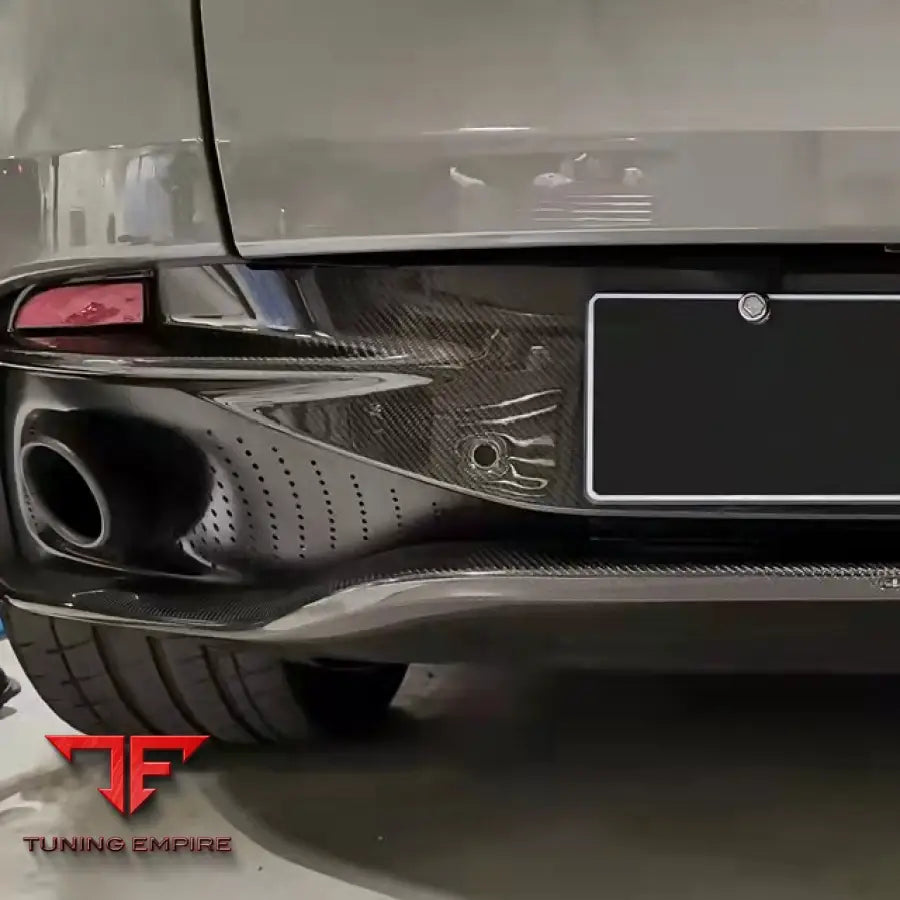 ASTON MARTIN DB11 DRY CARBON FIBER BODY KIT