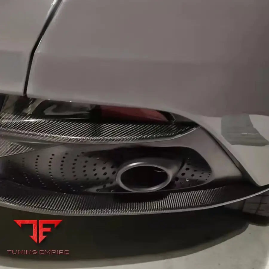 ASTON MARTIN DB11 DRY CARBON FIBER BODY KIT