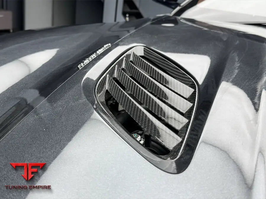 ASTON MARTIN DBS 770 CARBON KIT
