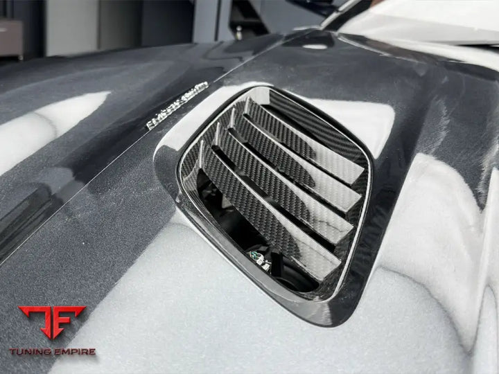 ASTON MARTIN DBS 770 CARBON KIT