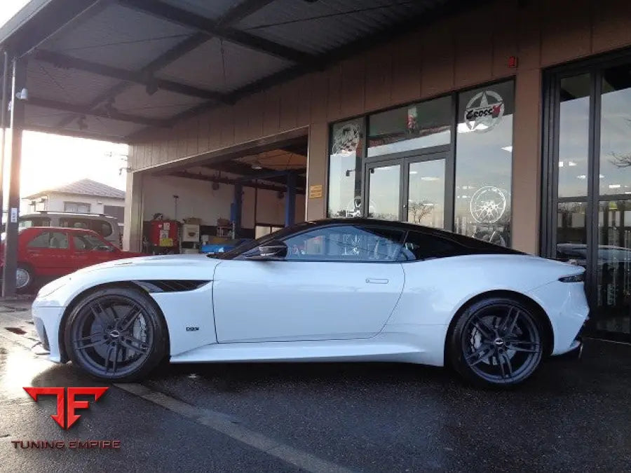 ASTON MARTIN DBS SUPERLEGGERA