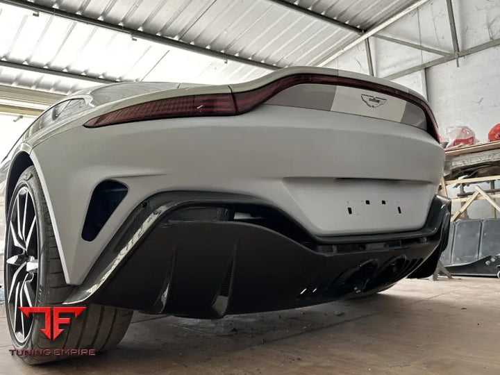 ASTON MARTIN VANTAGE CARBON BODY KIT UPGRADE TO V12 LOOK
