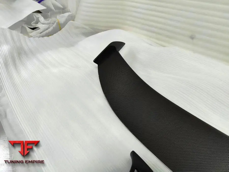 ASTON MARTIN VANTAGE CARBON REAR WING