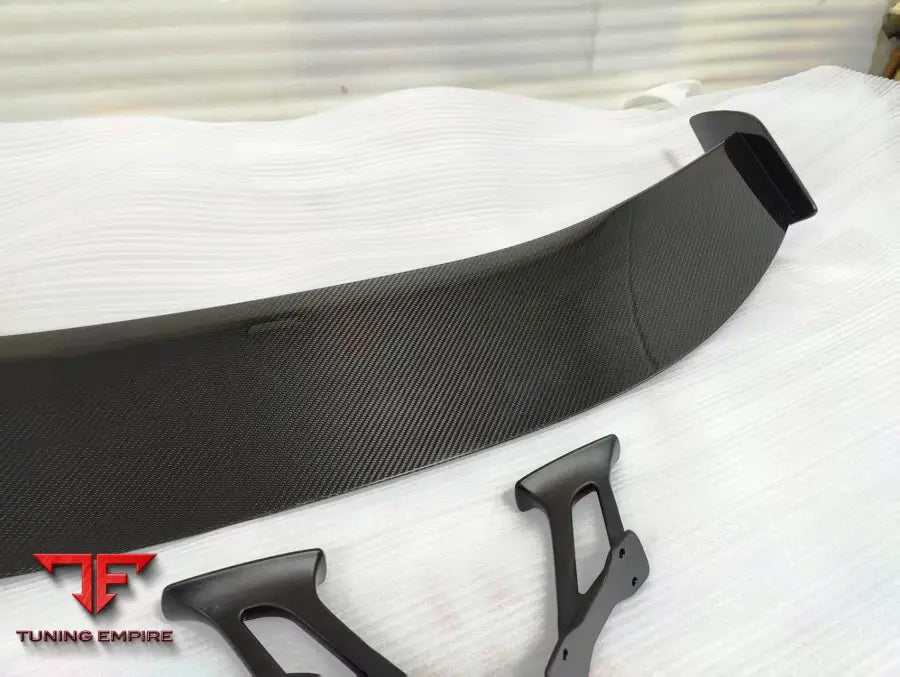 ASTON MARTIN VANTAGE CARBON REAR WING