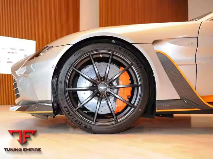 ASTON MARTIN VANTAGE V12 CARBON FIBER BODY KIT