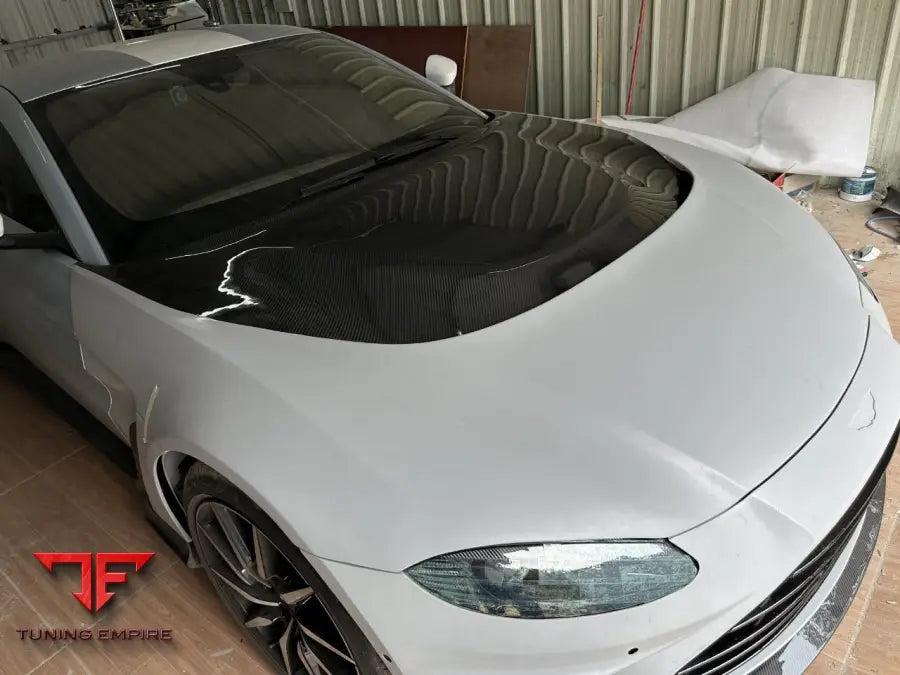 ASTON MARTIN VANTAGE CARBON BODY KIT UPGRADE TO V12 LOOK