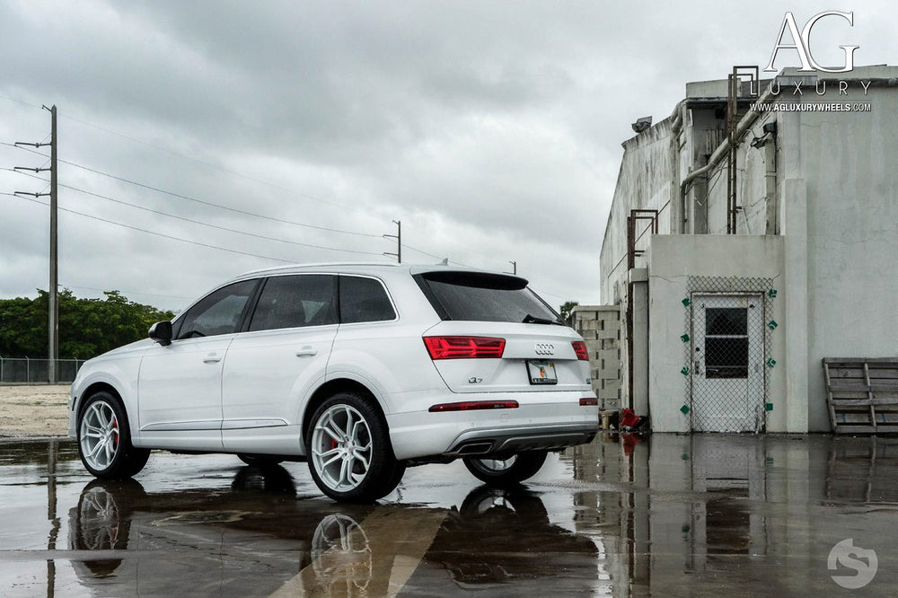 Audi Q7 on custom forged wheels