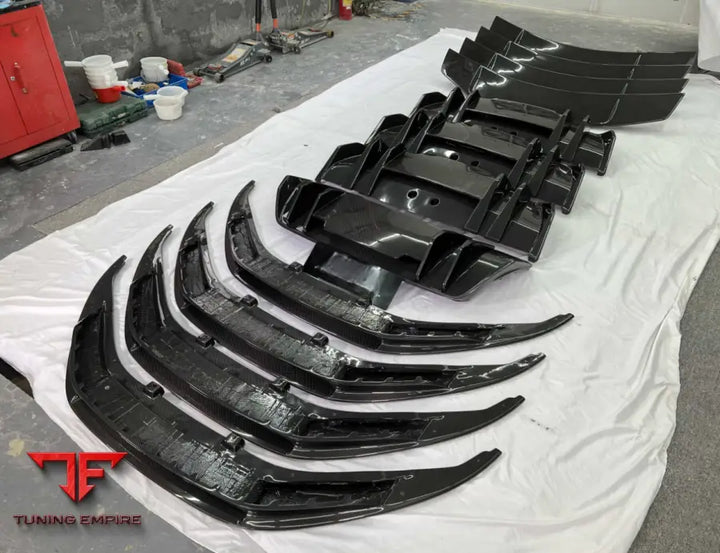 TOYOTA R8 CARBON BODY KITS PARTS