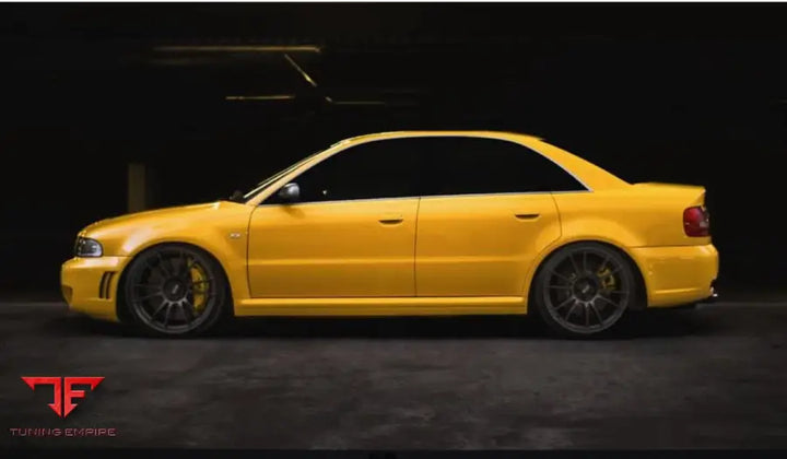 Audi RS4 B5 sedan carbon roof, view 2