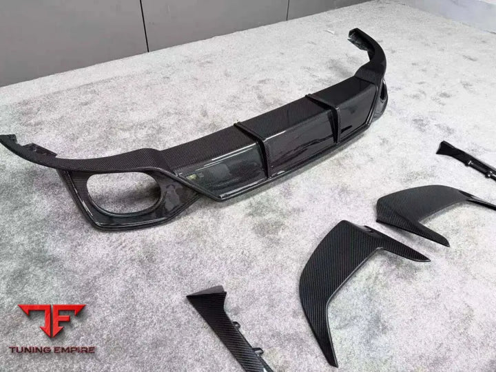 AUDI RSQ8 CARBON BODY KIT