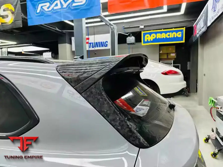 BENTLEY BENTAYGA CARBON FIBER BODY KIT