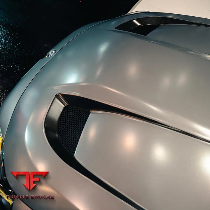 BMW M2 G87 VENTED HOOD IN WHITE PRIMER FINISH (V3) - Carbon Fibre Parts