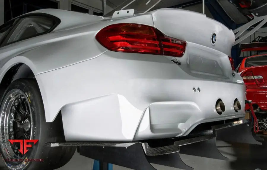 BMW M4 F82 RACING CARBON BODY KIT AND PARTS