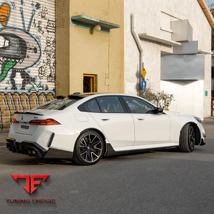 BMW M5 G90 SIDE SKIRT IN PREPREG CARBON FIBRE (V2) - Carbon Fibre Parts