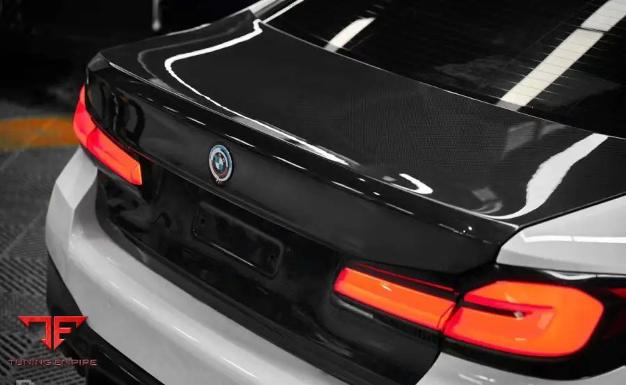 BMW M5 F90 carbon trunk lid