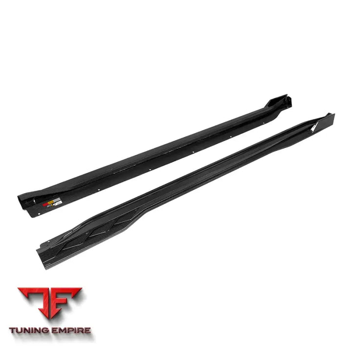 BMW XM G09 SIDE SKIRT IN PREPREG CARBON FIBRE - Carbon Fibre Parts