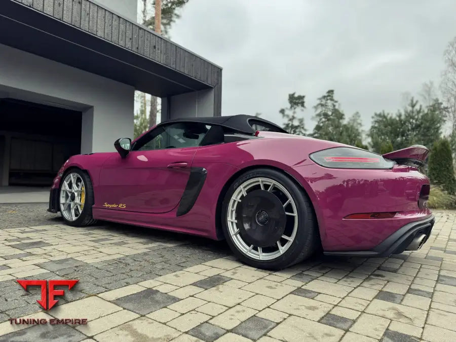 CARBON AERO DISCS SET FOR REAR WHEEL FOR THE PORSCHE CAYMAN GT4 RS 718 982 - Price on request - Body Kit