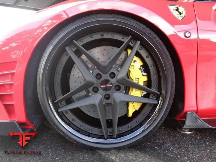 FERRARI F8 TRIBUTO