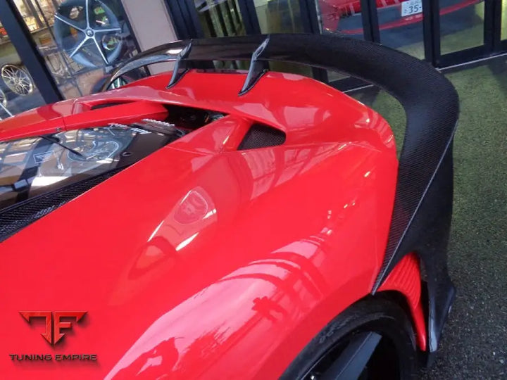 FERRARI F8 TRIBUTO