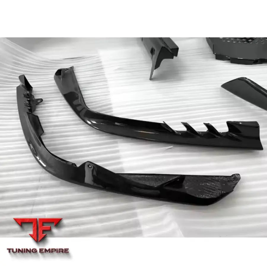 FERRARI SF90 CARBON FIBER BODY KIT