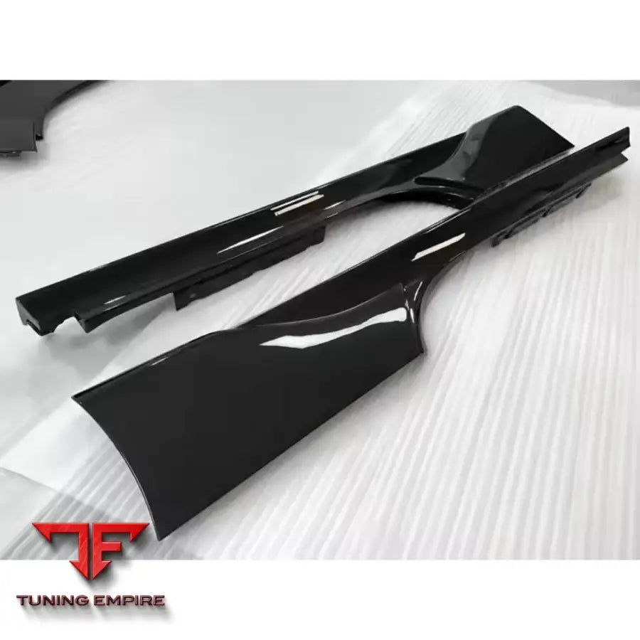 FERRARI SF90 CARBON FIBER BODY KIT