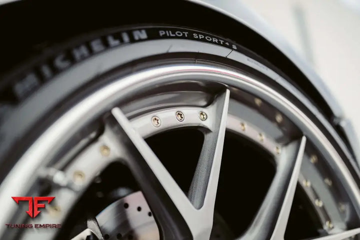 FORD GT FORGED WHEELS AND EXHAUST SYSTEM