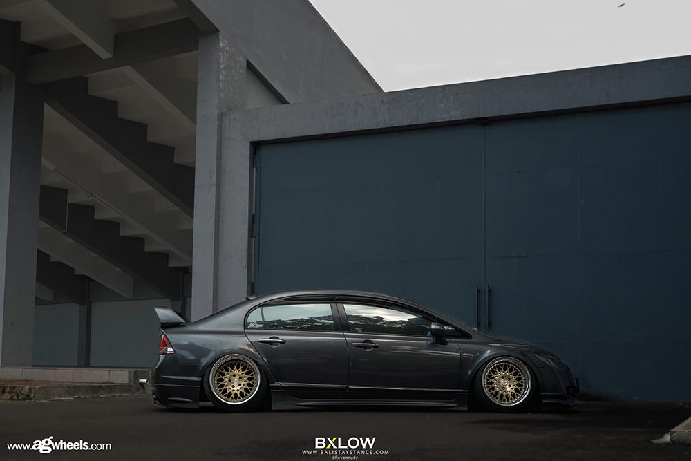 HONDA CIVIC SI on custom forged wheels