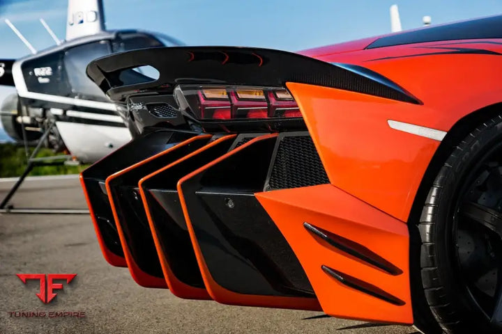 LAMBORGHINI AVENTADOR BODY KIT