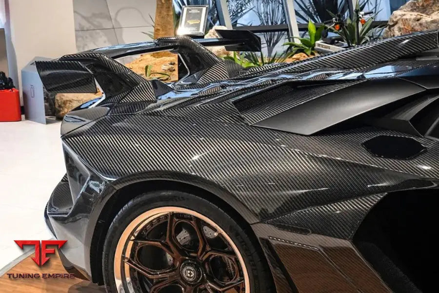 LAMBORGHINI AVENTADOR LP700 RAZOR BODY KIT