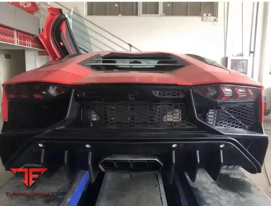 LAMBORGHINI AVENTADOR LP700 TO LP750 SV STYLE REAR BUMPER WITH DIFFUSER