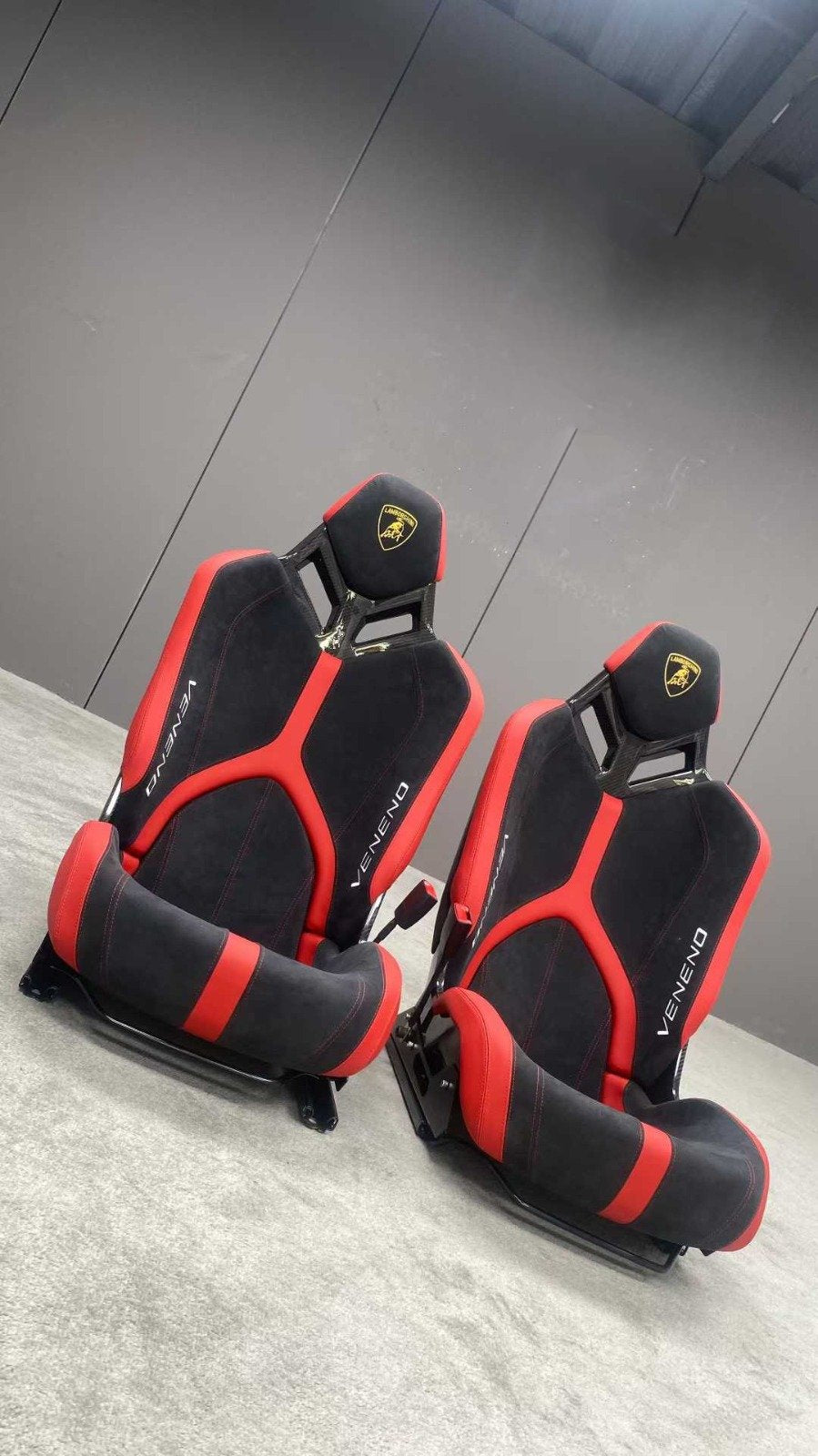 LAMBORGHINI AVENTADOR SVJ STYLE CUSTOM SEATS & FLOOR MATS