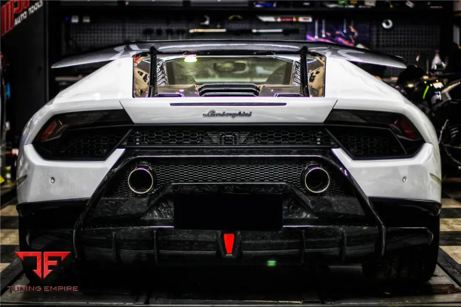 LAMBORGHINI HURACAN LP610 & LP580 PERFORMANTE STYLE PARTIAL CARBON REAR BUMPER BSD