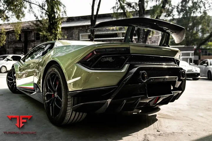 LAMBORGHINI HURACAN LP610 & LP580 PERFORMANTE STYLE PARTIAL CARBON REAR BUMPER BSD