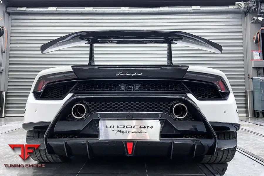 LAMBORGHINI HURACAN LP610 & LP580 PERFORMANTE STYLE PARTIAL CARBON REAR BUMPER BSD