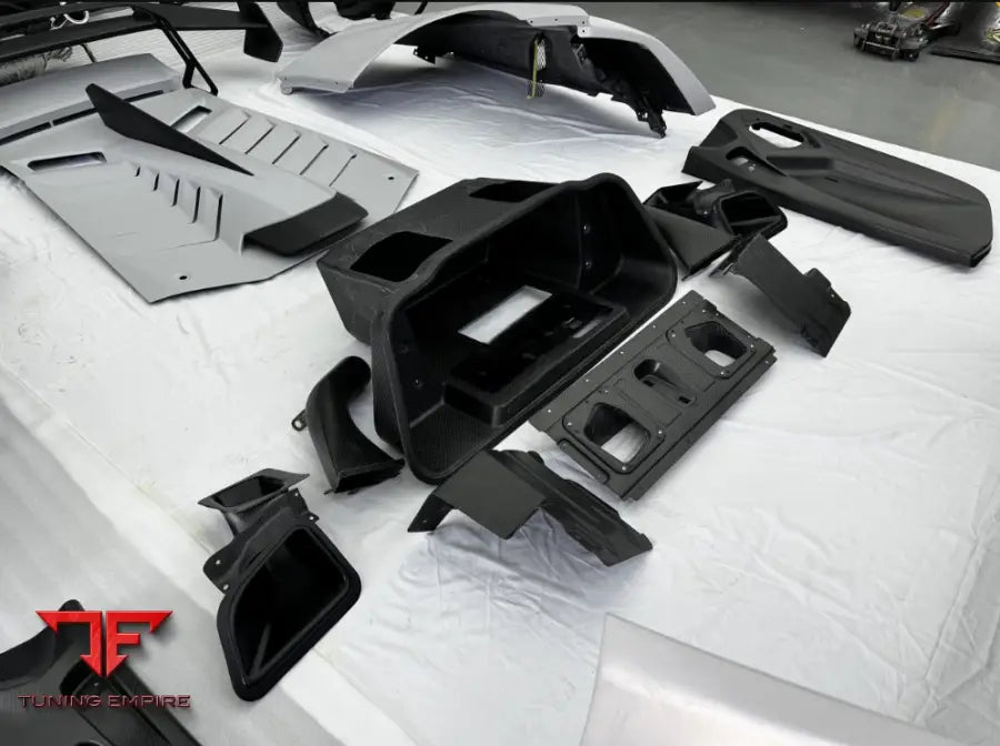 LAMBORGHINI HURACAN 1016 CARBON BODY KITS PARTS